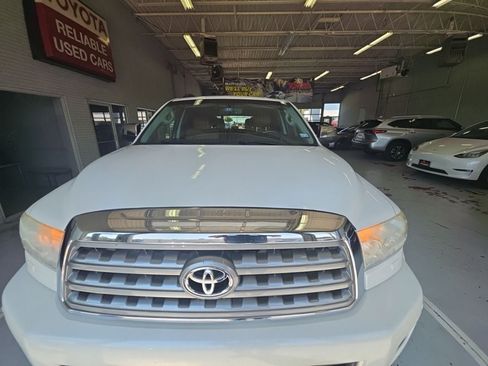 Used 2016 Toyota Sequoia Platinum AWD/4WD image 2