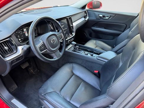 Used 2020 Volvo S60 T5 Momentum FWD image 12