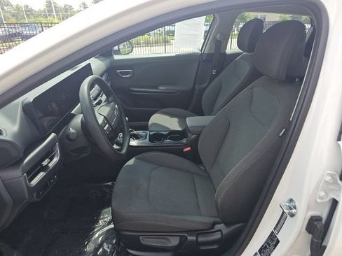Used 2025 Kia K4 FWD image 12