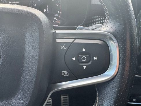Used 2019 Volvo XC40 T5 R-Design image 24