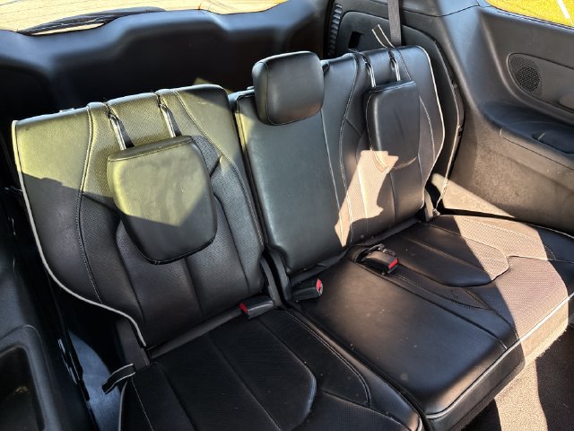 Used 2025 Chrysler Pacifica Limited FWD image 16