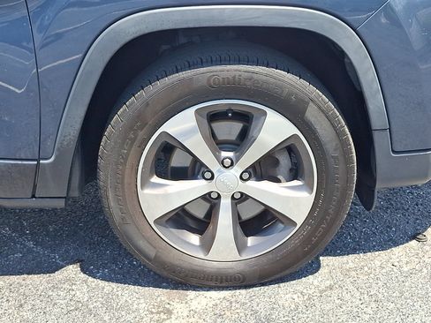 Used 2019 Jeep Cherokee Limited AWD/4WD image 8