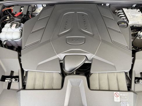 Certified 2025 Porsche Cayenne AWD/4WD image 27