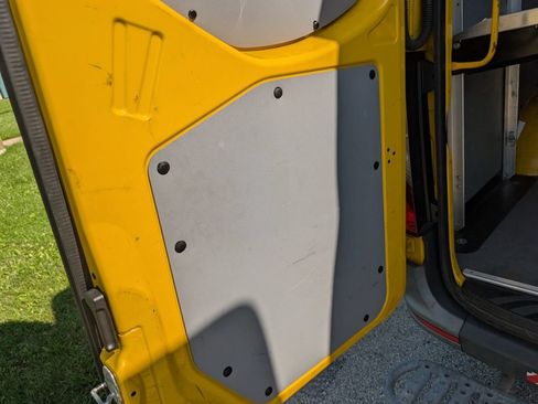 Used 2021 Mercedes-Benz Sprinter 2500 w/ Acoustic Package image 26