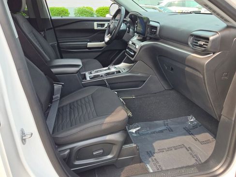 Used 2021 Ford Explorer XLT image 9