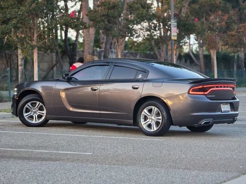 Used 2017 Dodge Charger SE RWD image 17