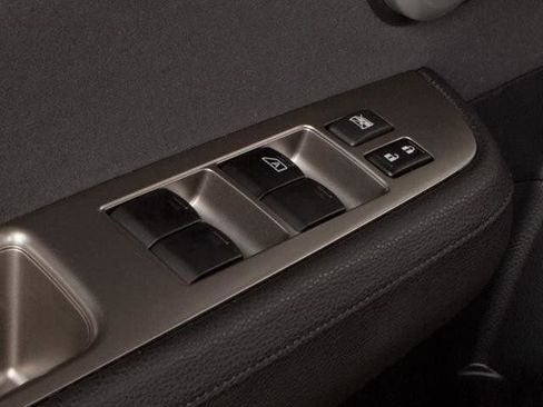 Used 2011 Nissan Versa 1.8 S w/ Plus Pkg image 18