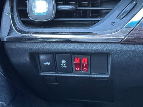 Used 2013 Toyota Avalon Limited image 29