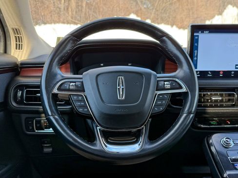 Used 2023 Lincoln Nautilus Reserve w/ Monochromatic Package image 36