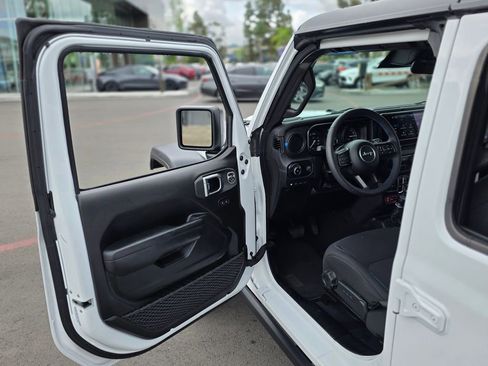 Used 2025 Jeep Wrangler Unlimited Rubicon 4xe w/ Safety Group AWD/4WD image 39
