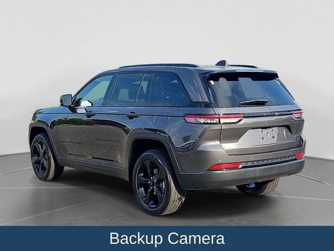 Used 2023 Jeep Grand Cherokee Altitude RWD image 6