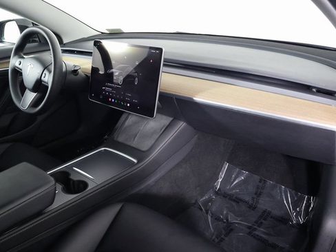 Used 2023 Tesla Model 3 Standard Range RWD image 9