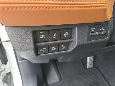 Used 2021 Toyota Avalon Touring w/ Advanced Safety Package image 22