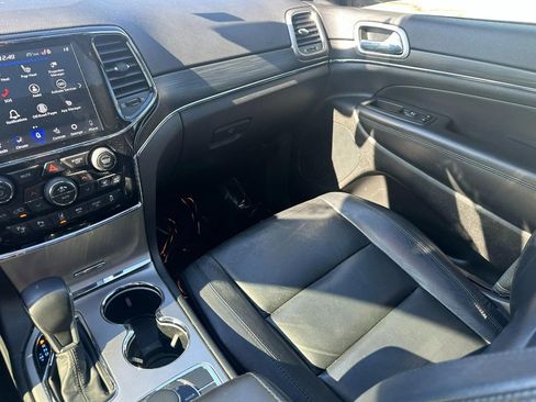 Used 2019 Jeep Grand Cherokee Limited image 16
