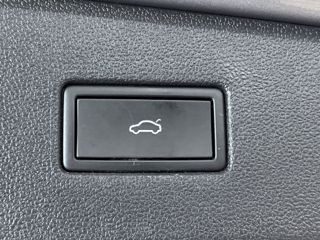 Certified 2022 Volkswagen Tiguan SE R-Line FWD image 6