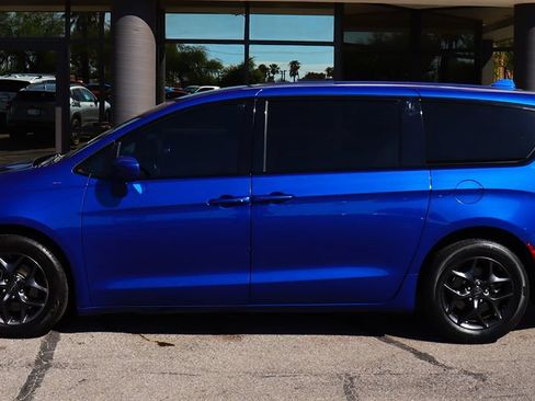 Used 2020 Chrysler Pacifica Touring w/ S Appearance Package FWD image 8