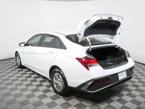 New 2026 Hyundai Elantra SE image 11