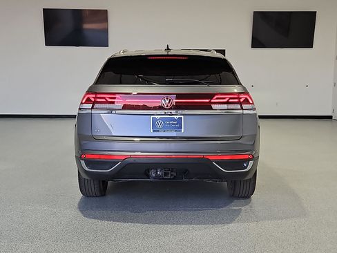 Used 2024 Volkswagen Atlas Cross Sport SE FWD image 13