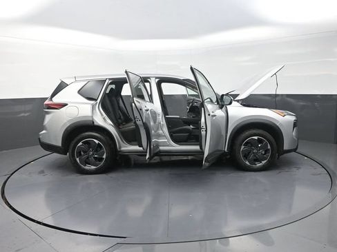Used 2025 Nissan Rogue SV FWD image 46