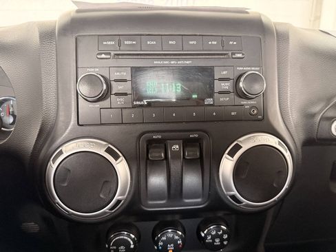 Used 2013 Jeep Wrangler Rubicon w/ PWR Convenience Group AWD/4WD image 23