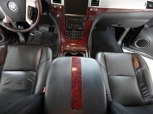 Used 2009 Cadillac Escalade AWD image 32