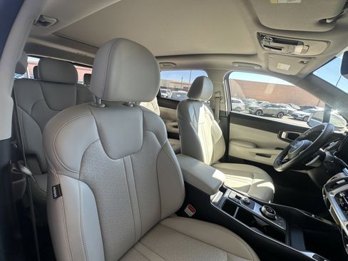 Used 2023 Kia Sorento EX w/ Panoramic Sunroof Package image 40