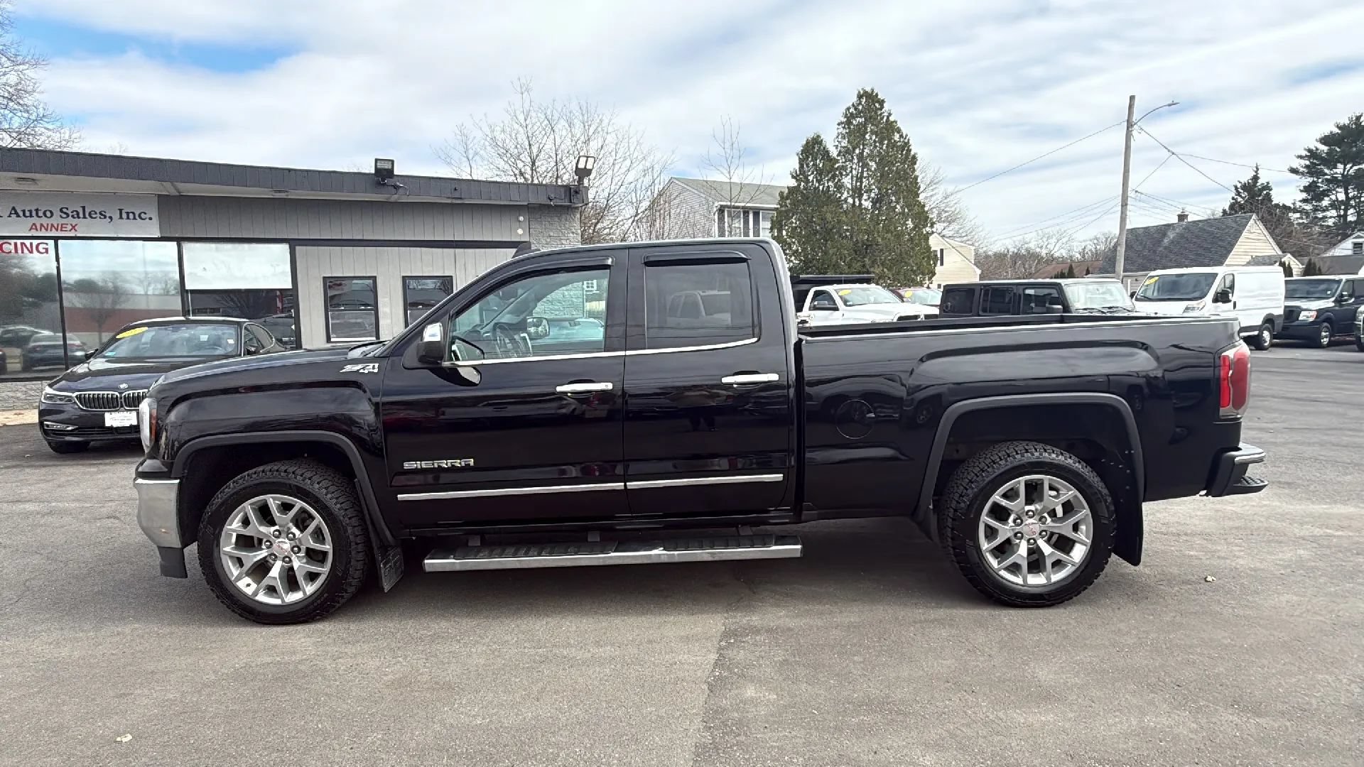 Used 2018 GMC Sierra 1500 SLT w/ SLT Premium Package AWD/4WD image 4