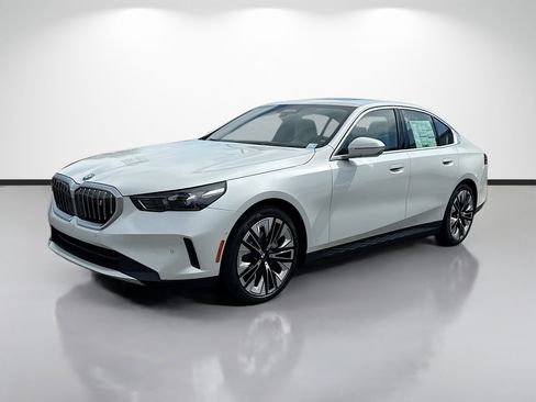 New 2027 BMW i5 xDrive40 AWD/4WD image 7