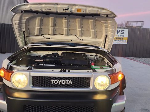 Used 2013 Toyota FJ Cruiser 4WD image 36