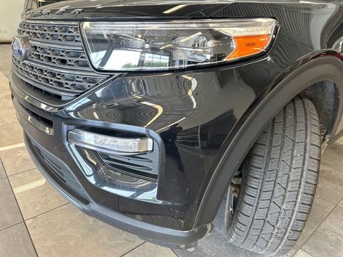 Used 2023 Ford Explorer XLT w/ Equipment Group 202A AWD/4WD image 17