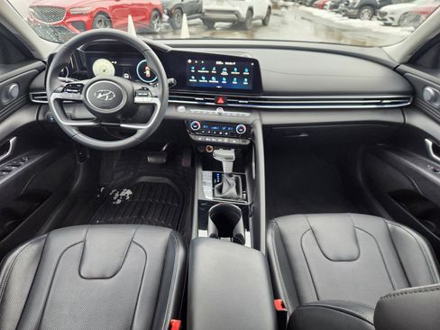 Certified 2023 Hyundai Elantra Limited w/ Preferred Accessory Package image 8