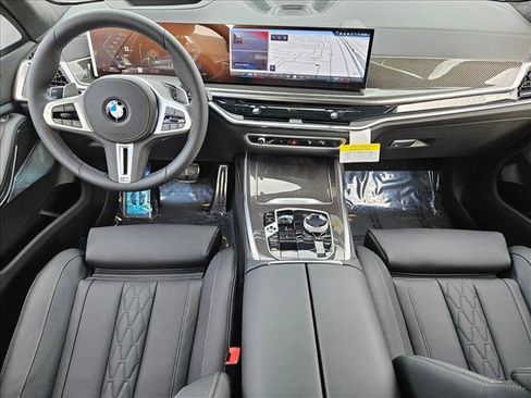 New 2026 BMW X7 M60i w/ Climate Comfort Package image 15