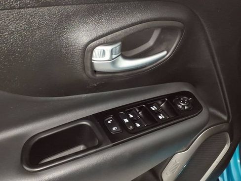 Used 2021 Jeep Renegade Limited AWD/4WD image 15