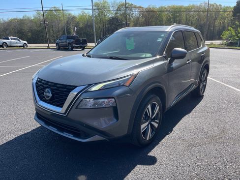 Used 2023 Nissan Rogue SL image 3