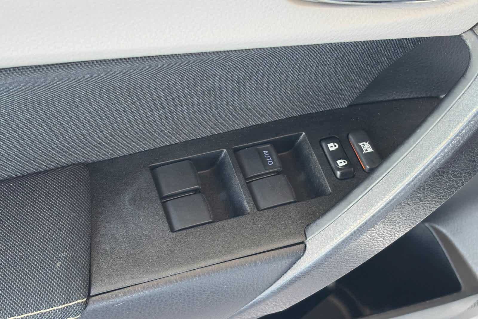 Used 2016 Toyota Corolla LE FWD image 13
