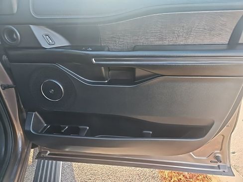 Used 2018 Ford Expedition Limited image 26