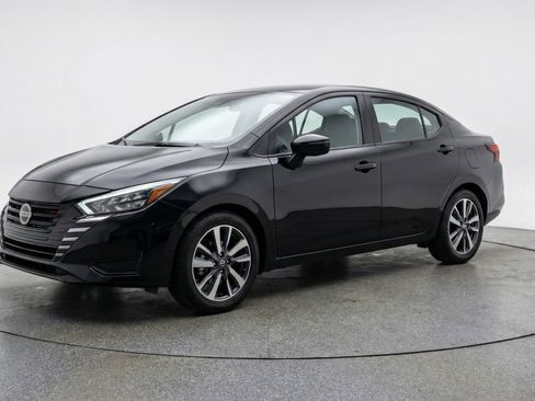 Used 2025 Nissan Versa SV image 3