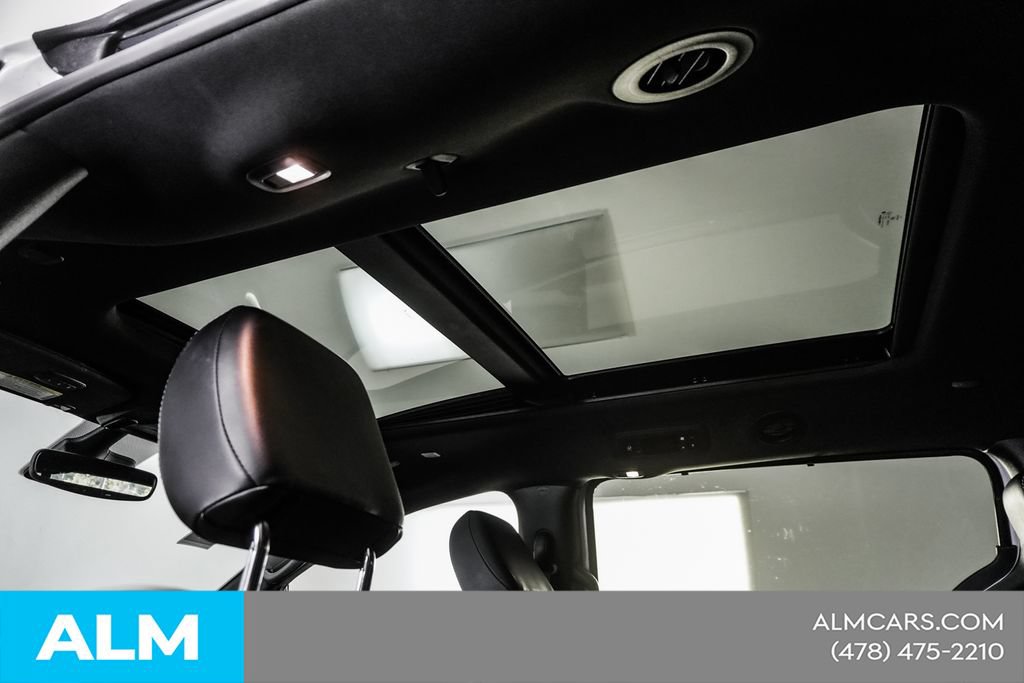 Used 2025 Chrysler Pacifica Limited FWD image 48