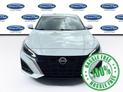 Used 2023 Nissan Altima 2.5 SV FWD image 2