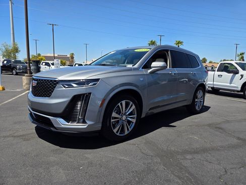 Used 2023 Cadillac XT6 Premium Luxury w/ Technology Package FWD image 2