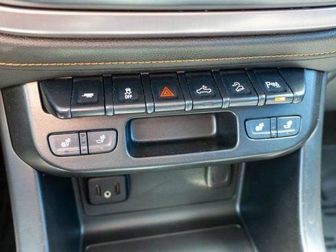 Used 2022 GMC Canyon AT4 AWD/4WD image 25