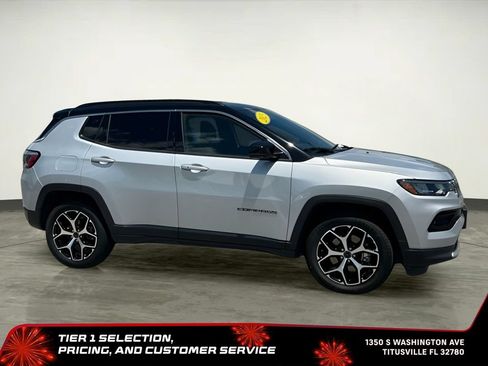 Used 2025 Jeep Compass Limited AWD/4WD image 12