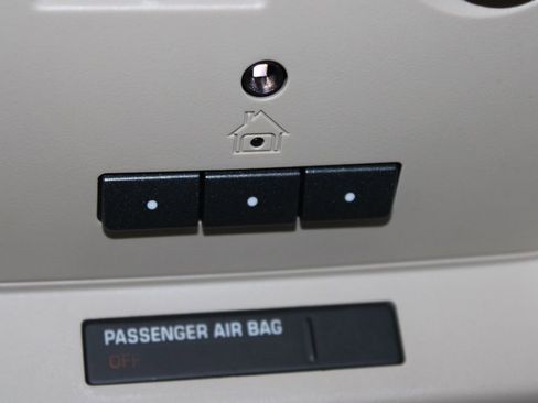 Used 2018 Chevrolet Suburban Premier image 29