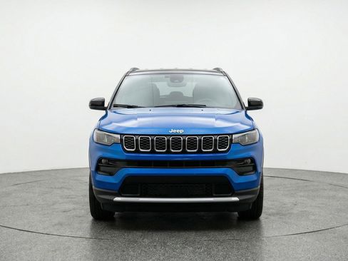 Used 2025 Jeep Compass Limited image 2