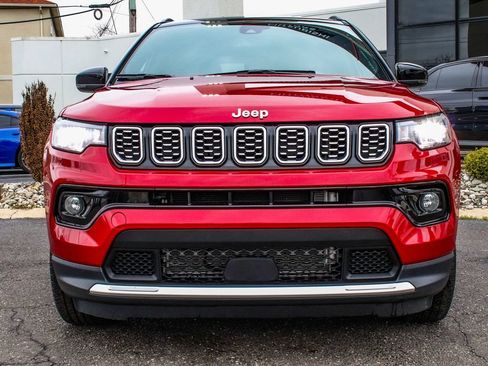 Used 2025 Jeep Compass Limited AWD/4WD image 2