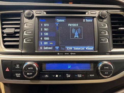 Used 2019 Toyota Highlander Plus AWD/4WD image 24