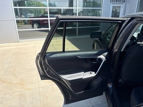 Used 2024 Toyota RAV4 LE AWD/4WD image 25