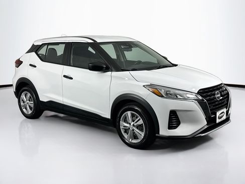 Used 2023 Nissan Kicks S FWD image 2
