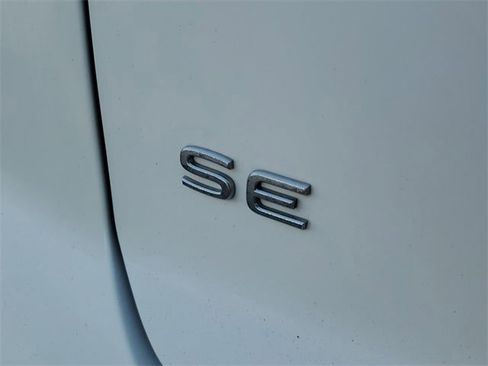 Used 2021 Volkswagen Atlas Cross Sport SE image 6