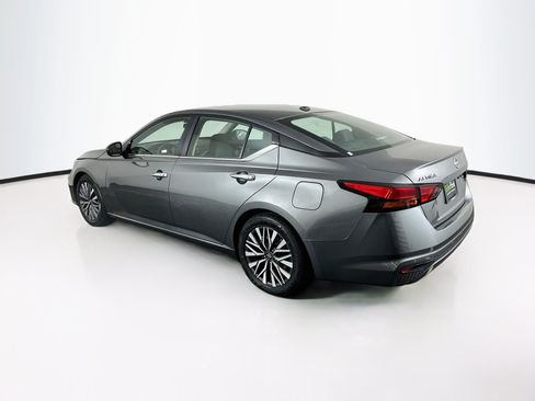 Used 2025 Nissan Altima 2.5 SV FWD image 5
